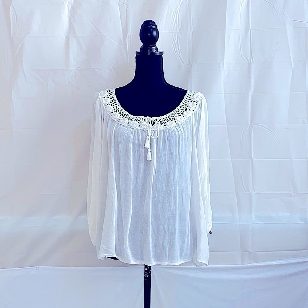 Forever 21 White 3/4 Sleeve Top Size L
